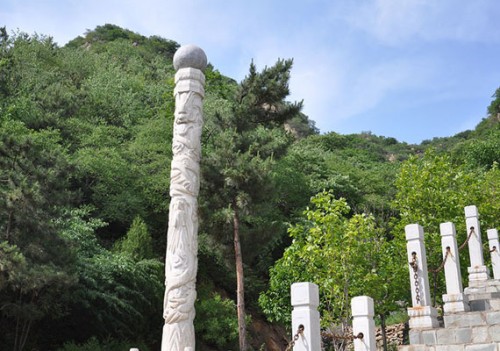 九公山纪念林卧碑探秘：尺寸与价格背后的艺术与文化