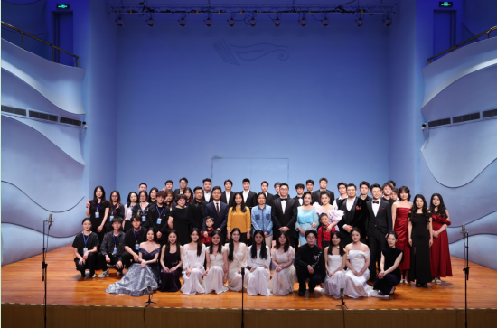 武汉音乐学院欧美同学会以音乐歌颂爱国之情