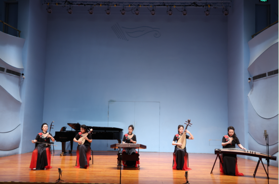 武汉音乐学院欧美同学会以音乐歌颂爱国之情