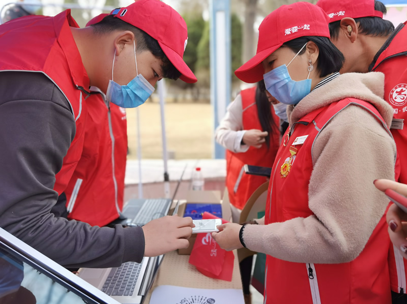 找寻精神的成长与内心的安宁——读《创造丰盛》有感