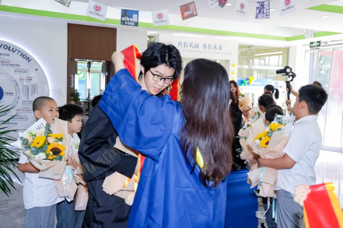 Graduation Ceremony力迈高中毕业典礼 | 从力迈走向世界，向成就未来者致敬！(图5)