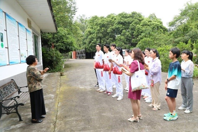 创新精神遇到榜样的力量，“守味”学生团队拜访兔后张叔平