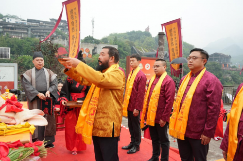 礼敬自然，赓续匠心！任远明任“甲辰年茅台镇重阳祭水大典”主迎水官！