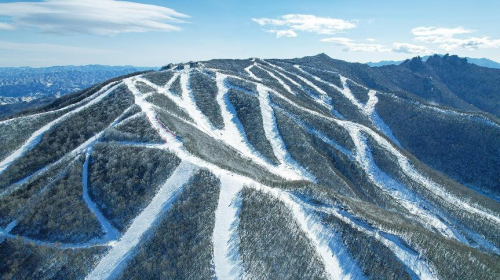 古北水镇汤泉季联动金山岭银河滑雪场，共启冬日“冰火”奇遇