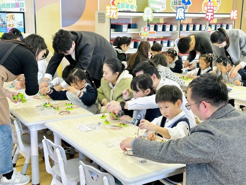 第八届杭州市创客活动暨玩具馆开馆仪式顺利举行