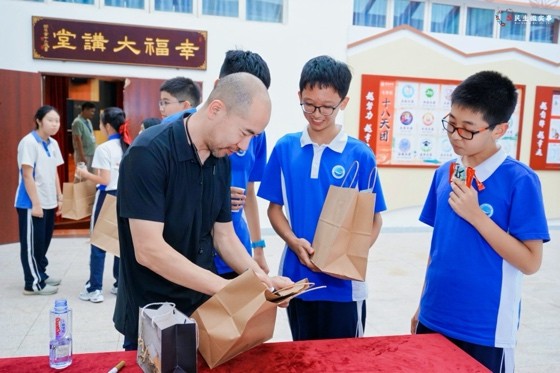 粤海街道生态保护进校园系列活动， “叶脉工坊”在深圳市南山外国语学校（集团）文华学校成功举办，该系列活动圆满结束