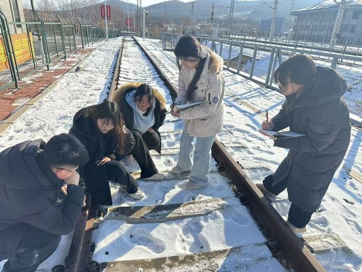 吉林铁道职业技术学院学生团队研发轨枕螺栓损伤智能检测设备